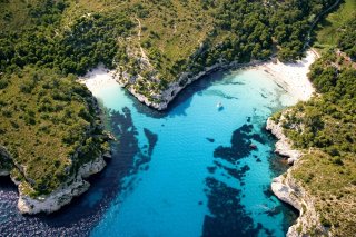 Vista áerea de Macarella y Macarelleta en Menorca